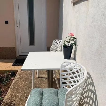 Apartment Near Porec Rosini Buitenkant foto
