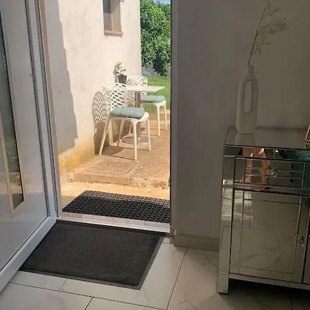 Apartment Near Porec Rosini Buitenkant foto